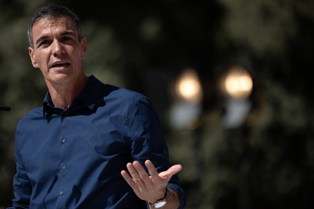 Pedro Sánchez busca convertir el reclamo por la vivienda en respaldo electoral, mientras el CIS y las encuestas privadas dibujan escenarios opuestos para su continuidad.