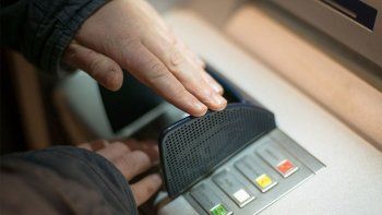 Cajeros automáticos: La nueva estafa que aterra a los argentinos y nadie frena