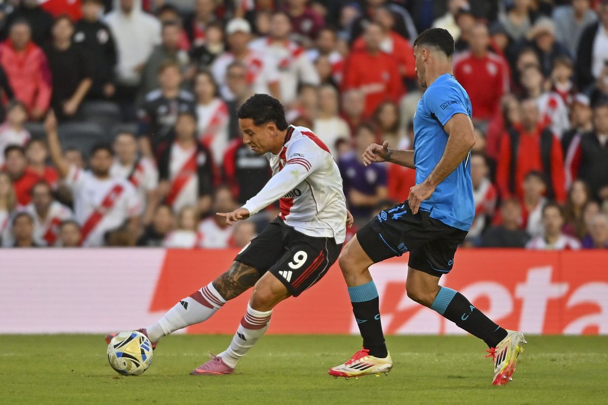 River y Belgrano, en un Monumental con pasto roto