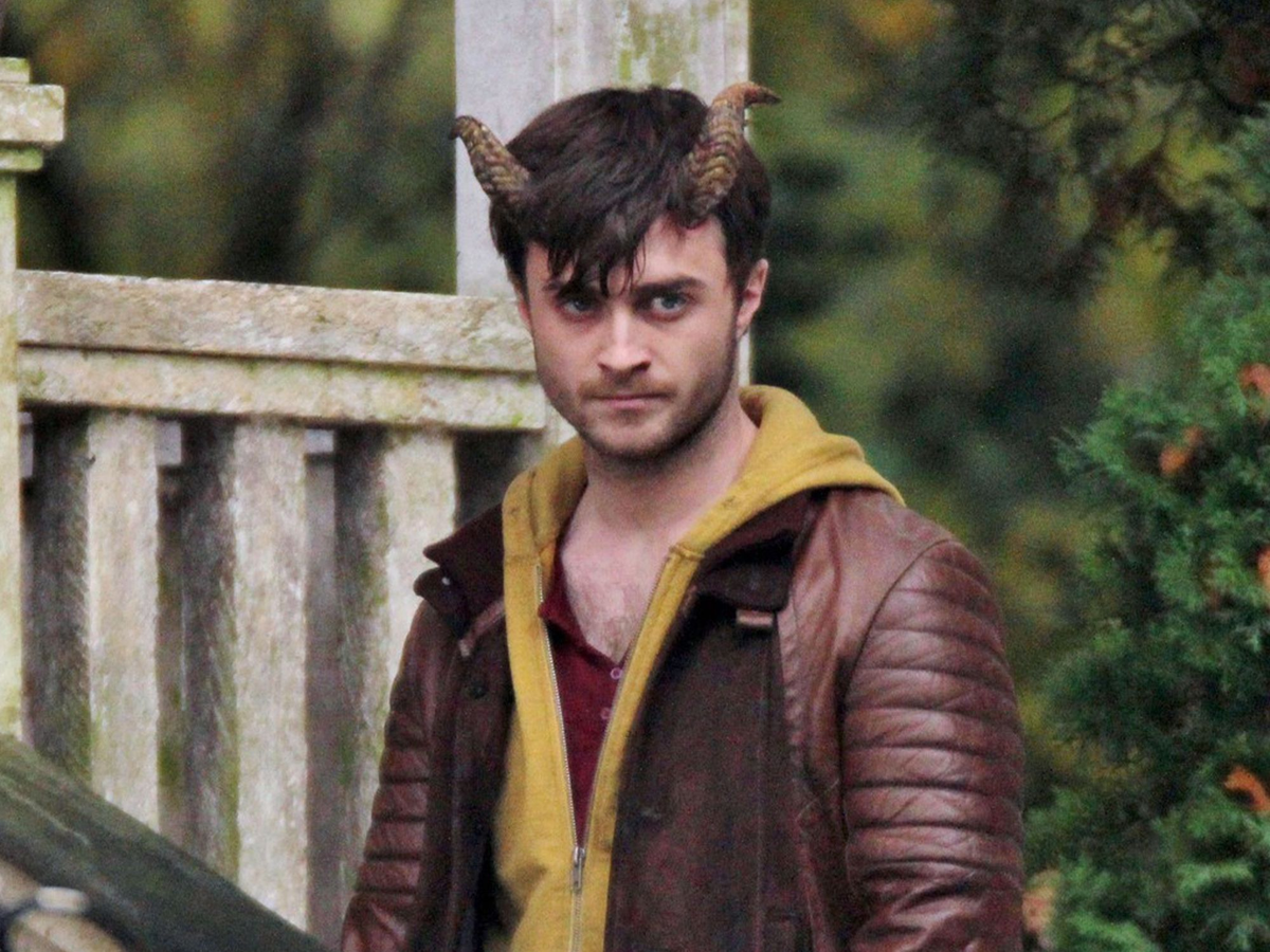 Radcliffe hizo varios papeles variados después de Harry Potter, pasando por la comedia, el drama, e incluso con el thriller de terror. Radcliffe hizo varios papeles variados después de Harry Potter, pasando por la comedia, el drama, e incluso con el thriller de terror.