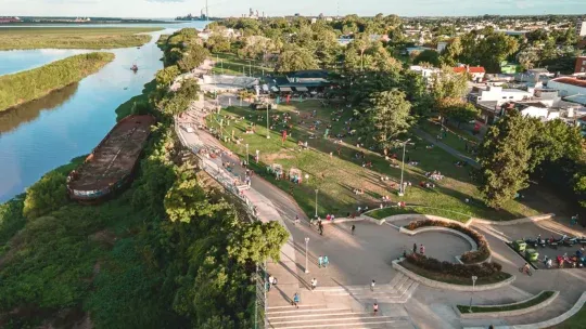 El pueblo con una laguna para pasar un día al aire libre