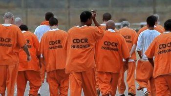 En Santa Fe, los presos de alto perfil usarán uniforme naranja a partir de septiembre. La medida se encuentra disponible en la Ley de Ejecución Penal. En Santa Fe, los presos de alto perfil usarán uniforme naranja a partir de septiembre. La medida se encuentra disponible en la Ley de Ejecución Penal.