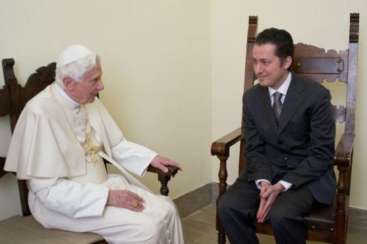 Benedicto XVI y Paolo Gabriele en el Vaticano (LOsservatore Romano).