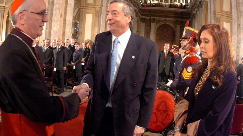 Bergoglio y su encuentro con los Kirchner, allá por el 2006. (Foto archivo NA)