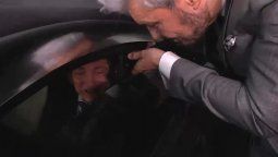 Javier Milei se mantuvo distante pese a la insistencia de Marcelo Tinelli.&nbsp;