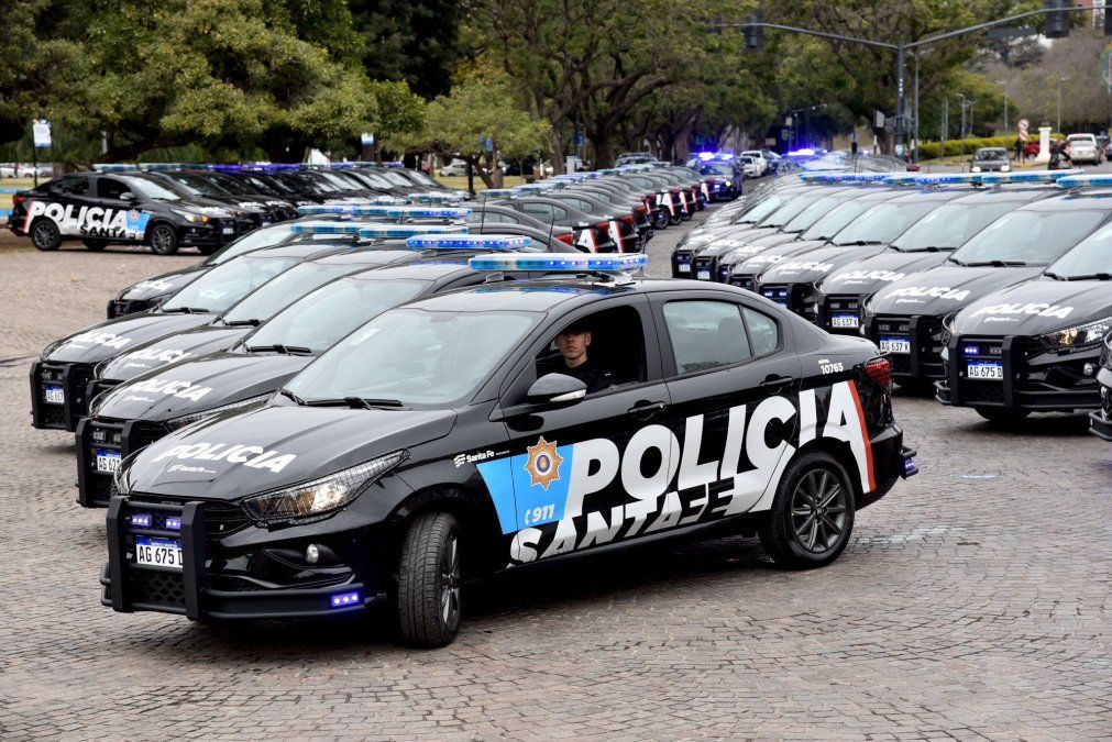 El diputado provincial, Miguel Rabbia, denunció que los patrulleros Fiat Cronos comprados recientemente por el gobernador Maximiliano Pullaro son inseguros.