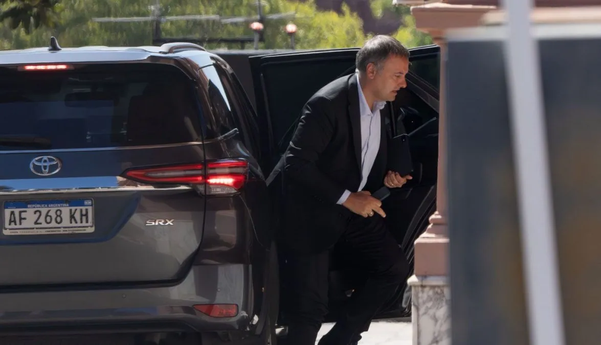 Manuel Adorni no logra salir del foco del escándalo. Manuel Adorni no logra salir del foco del escándalo.