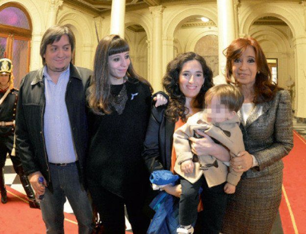 En las redes sociales no faltan las humoradas e ironías por el nacimiento de Helena, la hija de Florencia Kirchner.