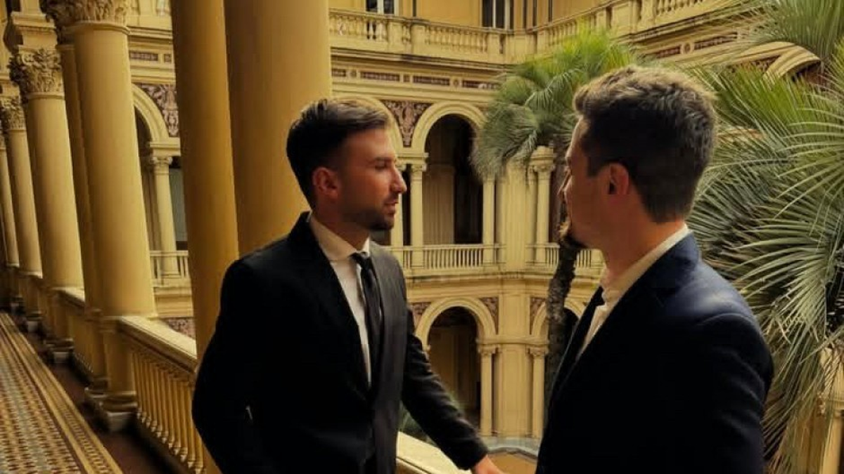 Mauricio Novelli y Manuel Terrones Godoy en los pasillos de la Casa Rosada, esperando a Javier Milei Mauricio Novelli y Manuel Terrones Godoy en los pasillos de la Casa Rosada, esperando a Javier Milei