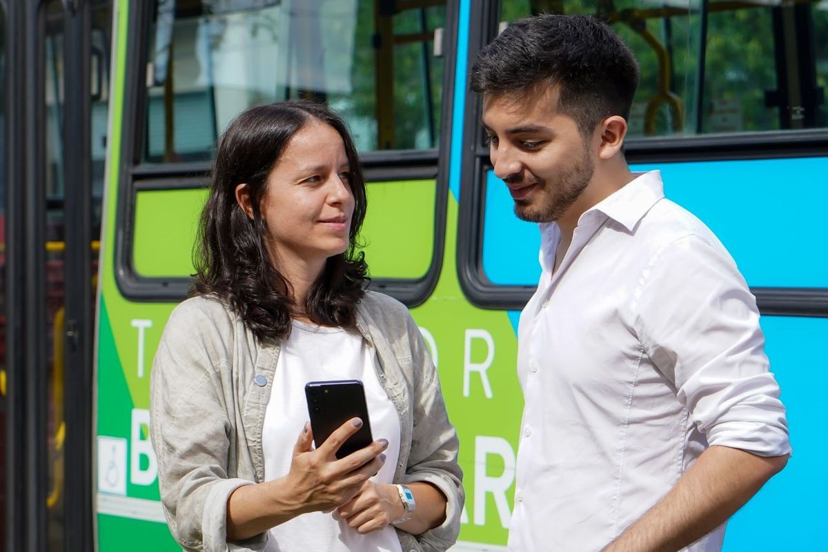 La jefa comunal de Vicente López chequeó el nuevo servicios de Wi Fi que tiene las línea de colectivos comunal