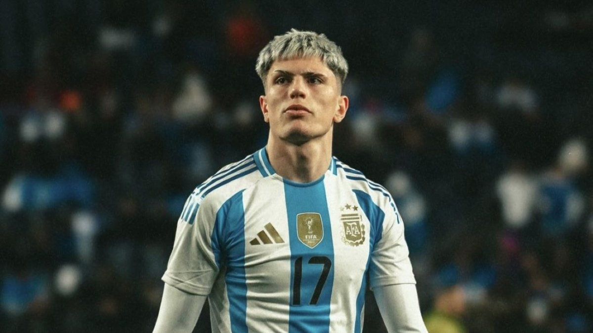 Sacude la Scaloneta: Alejandro Garnacho rompió el silencio y dejó en la mira a Lionel Scaloni.
