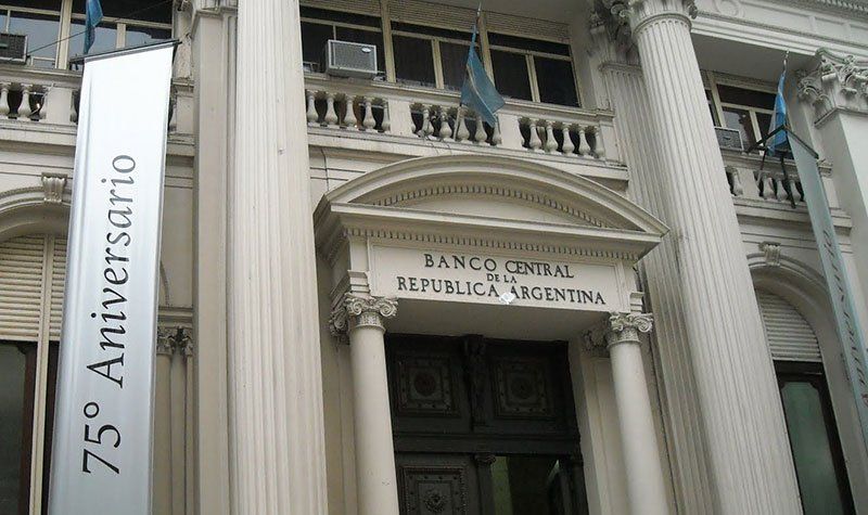 El Banco Central pretende cuidar las reservas y no le vende dólares a los bancos.