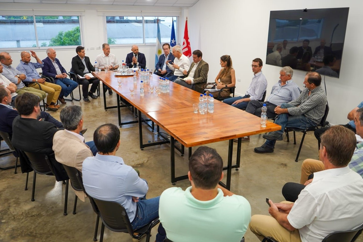 Santa Fe y Chaco se unen para defender la producción del algodón ante el aumento de las retenciones. Santa Fe y Chaco se unen para defender la producción del algodón ante el aumento de las retenciones.
