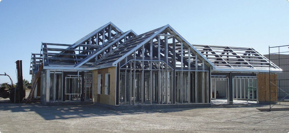 El acero juega, en este tipo de construcciones, un doble papel. Además de su versatilidad y resistencia, es 100% reciclable por lo que contribuye de esta manera a una economía circular plena. El acero juega, en este tipo de construcciones, un doble papel. Además de su versatilidad y resistencia, es 100% reciclable por lo que contribuye de esta manera a una economía circular plena.