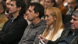 Dirigentes camporistas y Juan Manuel Urtubey en la&nbsp; convocatoria partidaria de Mendoza