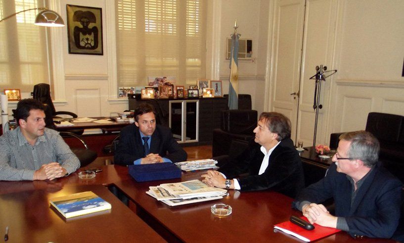 Sergio Massa y el concejal Diego Giuliano y los diputdos Oscar Daniele y Osvaldo Miatello.