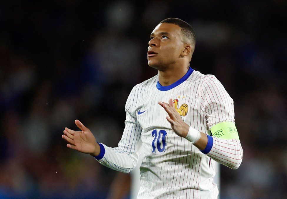 Mbappé frena por su rodilla izquierda en plena Champions, con el Mundial 2026 ya en el horizonte.