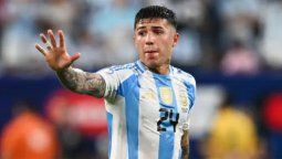 Enzo Fernández está cada vez más complicado en el Chelsea y, ahora, sumó la defensa de su padre y de Moises Caicedo en la red social X.