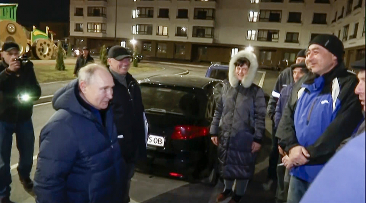Una de las fotos que sugiere un doble de Putin por su nariz y barbilla distinta a la del verdadero. Una de las fotos que sugiere un doble de Putin por su nariz y barbilla distinta a la del verdadero.