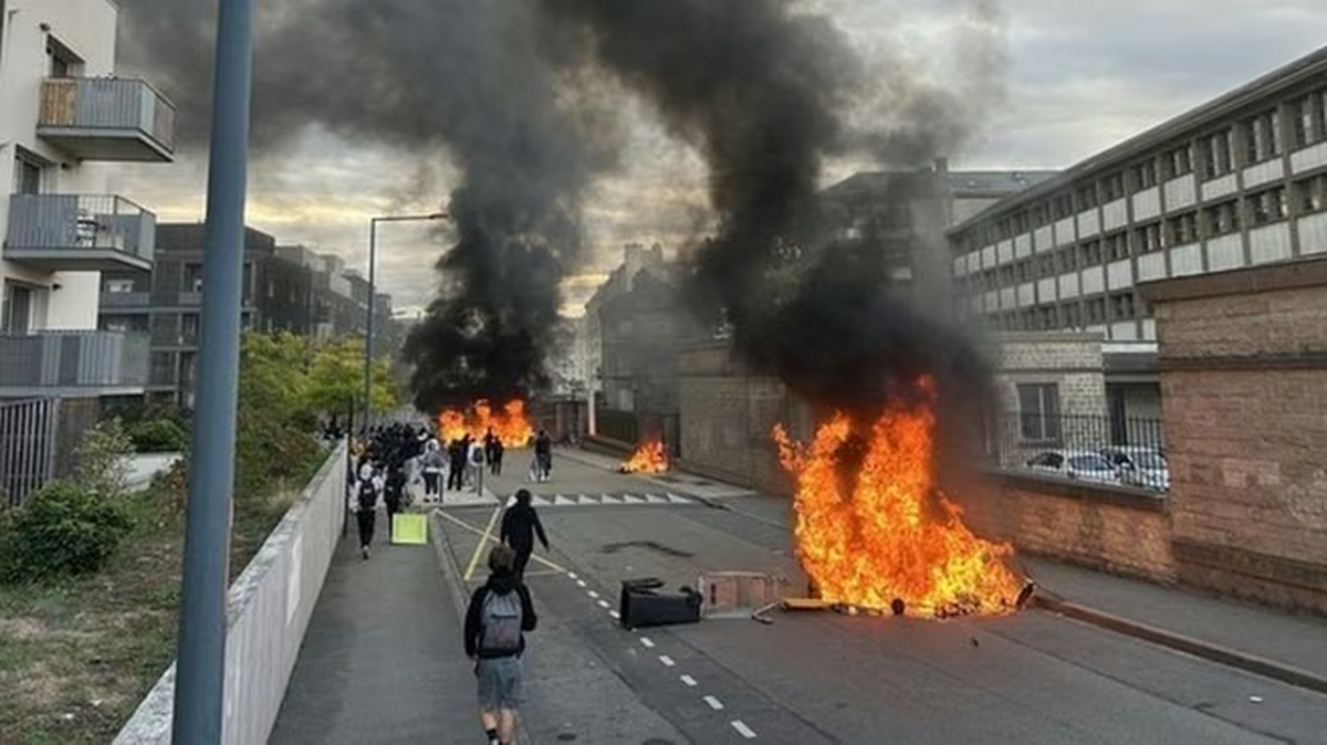 Las protestas estudiantiles en Francia ingresaron en su tercera semana con bloqueos y movilizaciones.