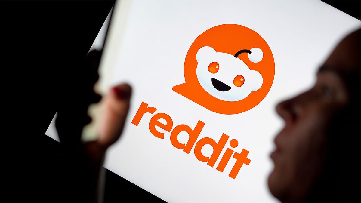 ChatGPT destrozó a Reddit que tuvo hasta un 86% menos de citas en cuestión de días. ChatGPT destrozó a Reddit que tuvo hasta un 86% menos de citas en cuestión de días.