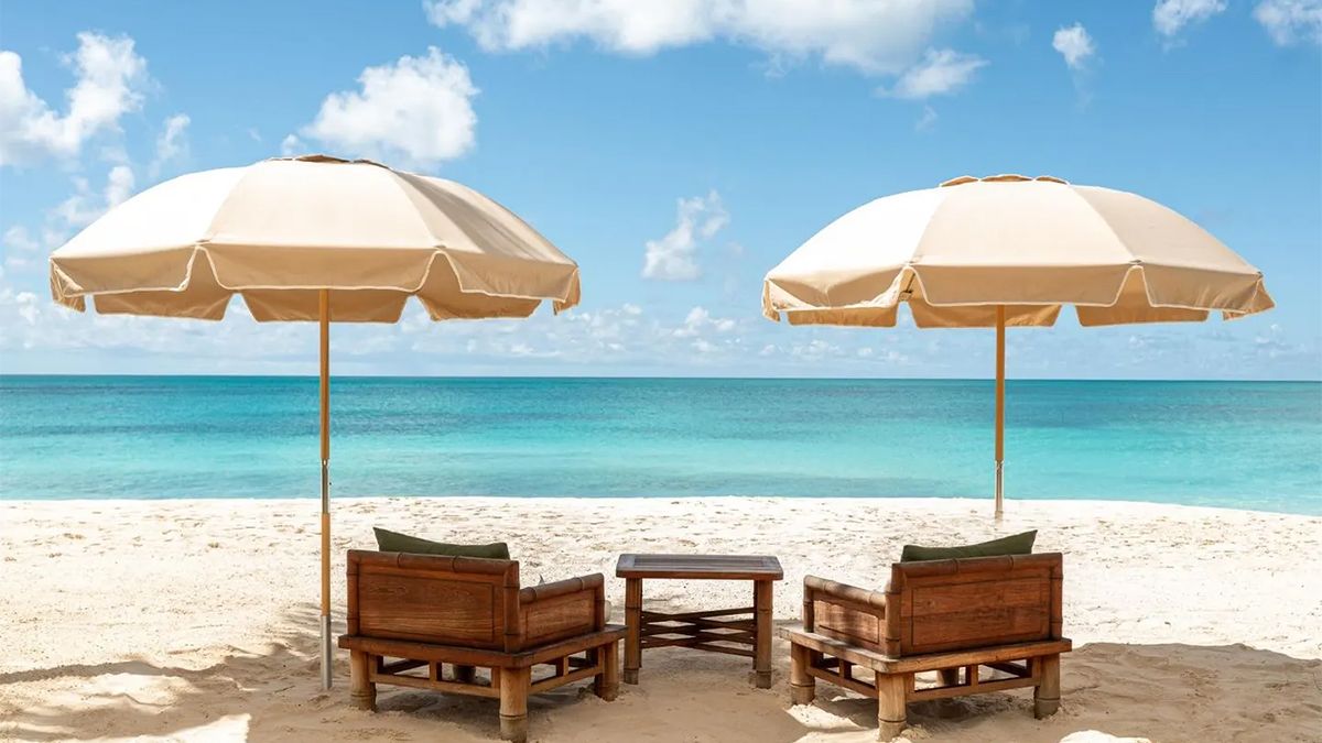 Robert De Niro prepara un ambicioso proyecto turístico que consiste en convertir una playa del Caribe en un paraíso turístico. Robert De Niro prepara un ambicioso proyecto turístico que consiste en convertir una playa del Caribe en un paraíso turístico.