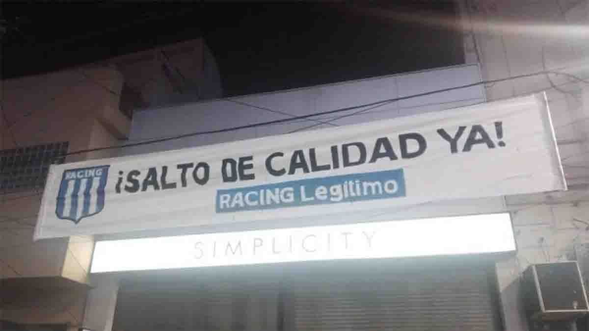 Loshinchas de Racing están perdiendo la paciencia y explotaron contra elpresidente Diego Milito con el pedido: “Refuerzos ahora”. (Foto: Gentileza: TyCSports)