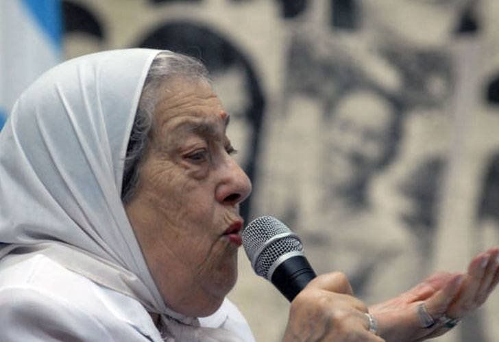 Para Hebe de Bonafini: Destaco simplemente que usted es la única asociación argentina de defensa de los derechos humanos, y sin dudas, el único sector de toda la sociedad argentina (unánime, en su rechazo, con las autoridades de la Nación y los diferente