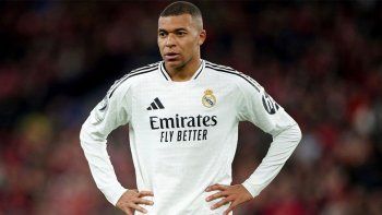 KylianMbappé erró un penal para el Real Madrid en la UEFA Champions League y sumacada día más críticas por su bajo rendimiento. KylianMbappé erró un penal para el Real Madrid en la UEFA Champions League y sumacada día más críticas por su bajo rendimiento.