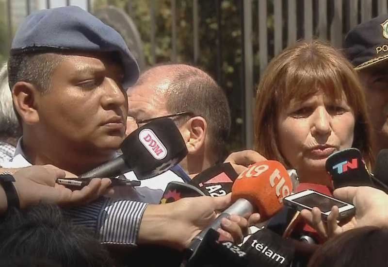Patricia Bullrich junto a Luis Chocobar.