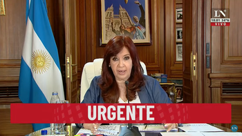 Tras ser condenada, Cristina Kirchner se defendió en las por streaming y fustigó a la justicia. Tras ser condenada, Cristina Kirchner se defendió en las por streaming y fustigó a la justicia.