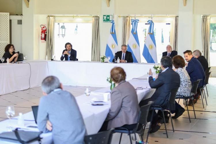 El presidente Alberto Fernández monitorea minuto a minuto la circulación del virus.