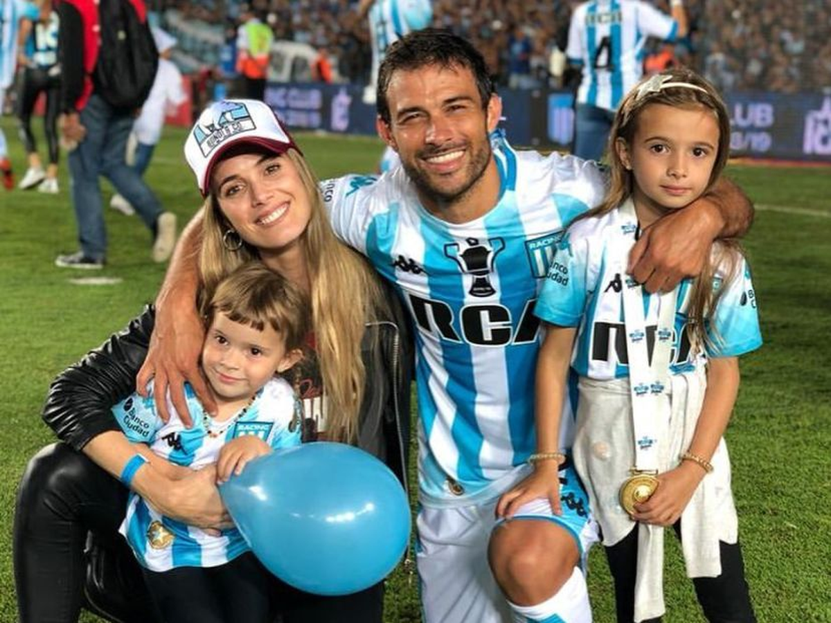 Darío Cvitanich & familia. Su pareja, Cecilia Bonelli, trabaja también en ESPN. Darío Cvitanich & familia. Su pareja, Cecilia Bonelli, trabaja también en ESPN.