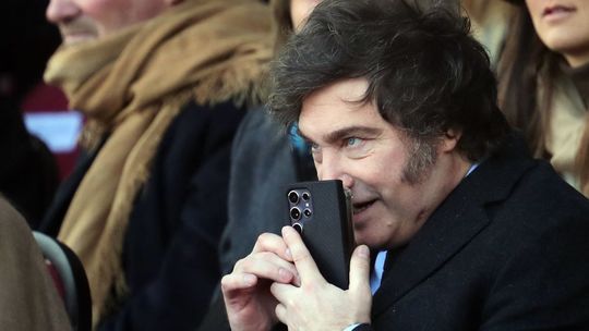 Javier Milei ya no impacta en las redes como antes. Pese a crecer en seguidores como loco, un informe encontró algo raro tras ese número... y no es magia. Foto: Getty Images