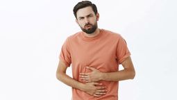 altText(Día Mundial Contra el Cáncer de Colon: 4 síntomas clave y por qué aumenta en jóvenes)}