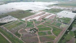 La empresa constructora retiró la maquinaria de Estancia Damfield y algunos compradores reclaman la devolución del dinero invertido ante una posible estafa.
