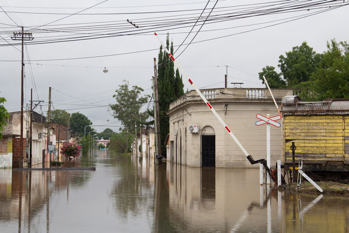 El agua no cesa y traspasa Concordia. El agua no cesa y traspasa Concordia. 