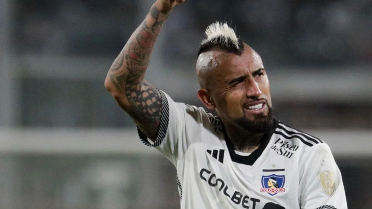 Arturo Vidal protagonizó otro escándalo en un local nocturno tras la goleada de Colo Colo ante Deportes Iquique 3-0 y fue denunciado por agresión sexual. Arturo Vidal protagonizó otro escándalo en un local nocturno tras la goleada de Colo Colo ante Deportes Iquique 3-0 y fue denunciado por agresión sexual.