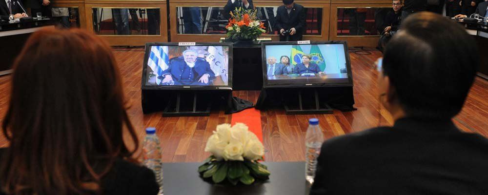 Cristina, Dilma, Mujica y Wen Jiabao en la teleconferencia del lunes (25/06).