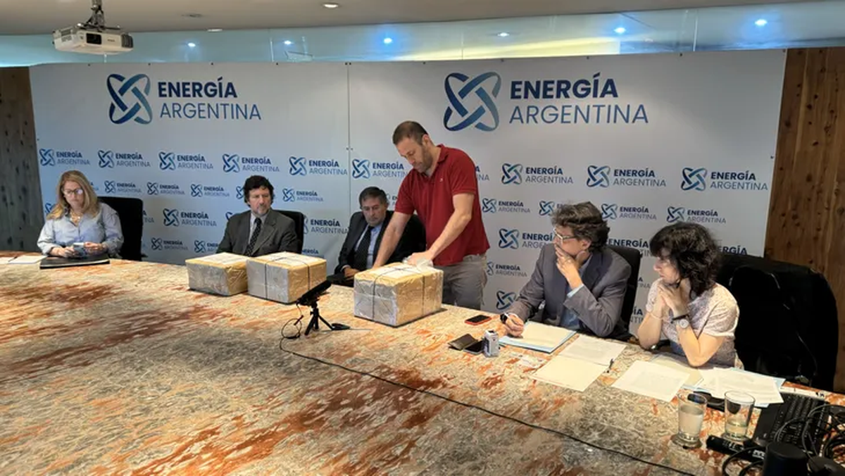 La estatal Enarsa realizó la apertura de las ofertas para los renglones 1 y 2 de la licitación para las obras de reversión del Gasoducto Norte. La estatal Enarsa realizó la apertura de las ofertas para los renglones 1 y 2 de la licitación para las obras de reversión del Gasoducto Norte.