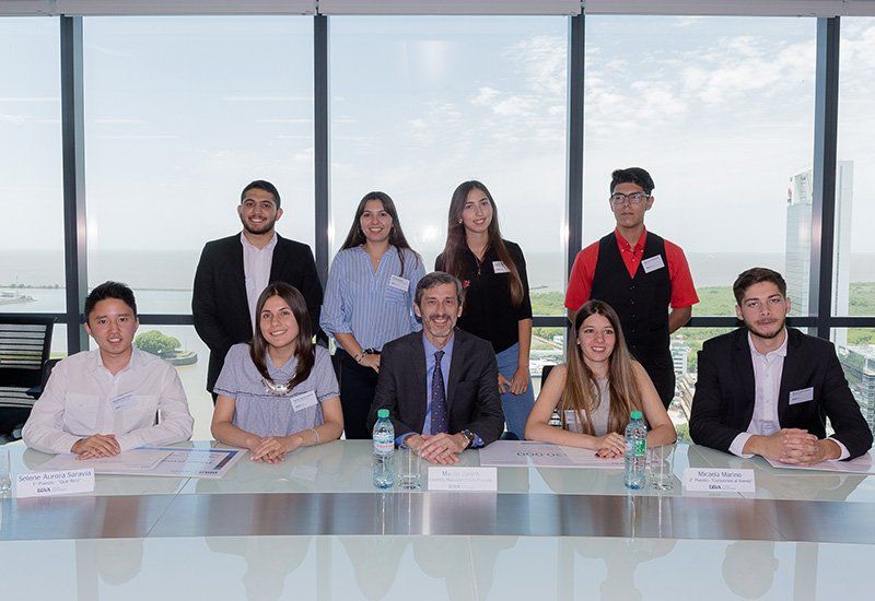 Los 9 ganadores del concurso Mi Primera Empresa.