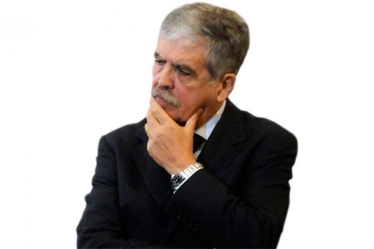De Vido quiere saber de qué hablaron Scioli y Cobos.