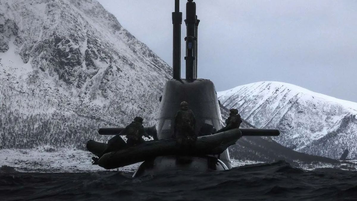 Práctica de la Royal Navy en submarinos en el Ártico. Práctica de la Royal Navy en submarinos en el Ártico. 