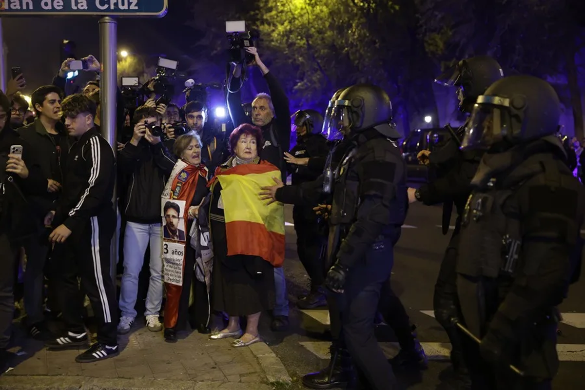 La convocatoria mostr&oacute; manifestantes de todas las edades.( Foto agencia EFE)