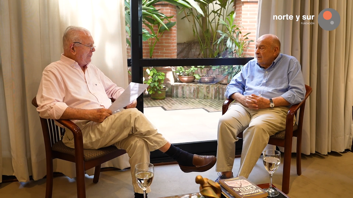 Domingo Cavallo con Orlando Ferreres para el ciclo de entrevistas de la Fundación Norte y Sur. Domingo Cavallo con Orlando Ferreres para el ciclo de entrevistas de la Fundación Norte y Sur. 