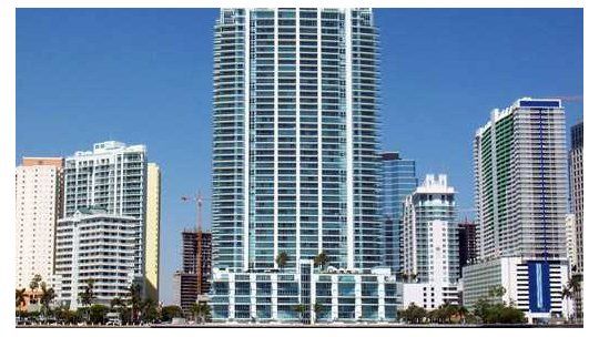 Brickell Av, muestra propiedades imponentes en una de las zonas más caras de Miami Brickell Av, muestra propiedades imponentes en una de las zonas más caras de Miami
