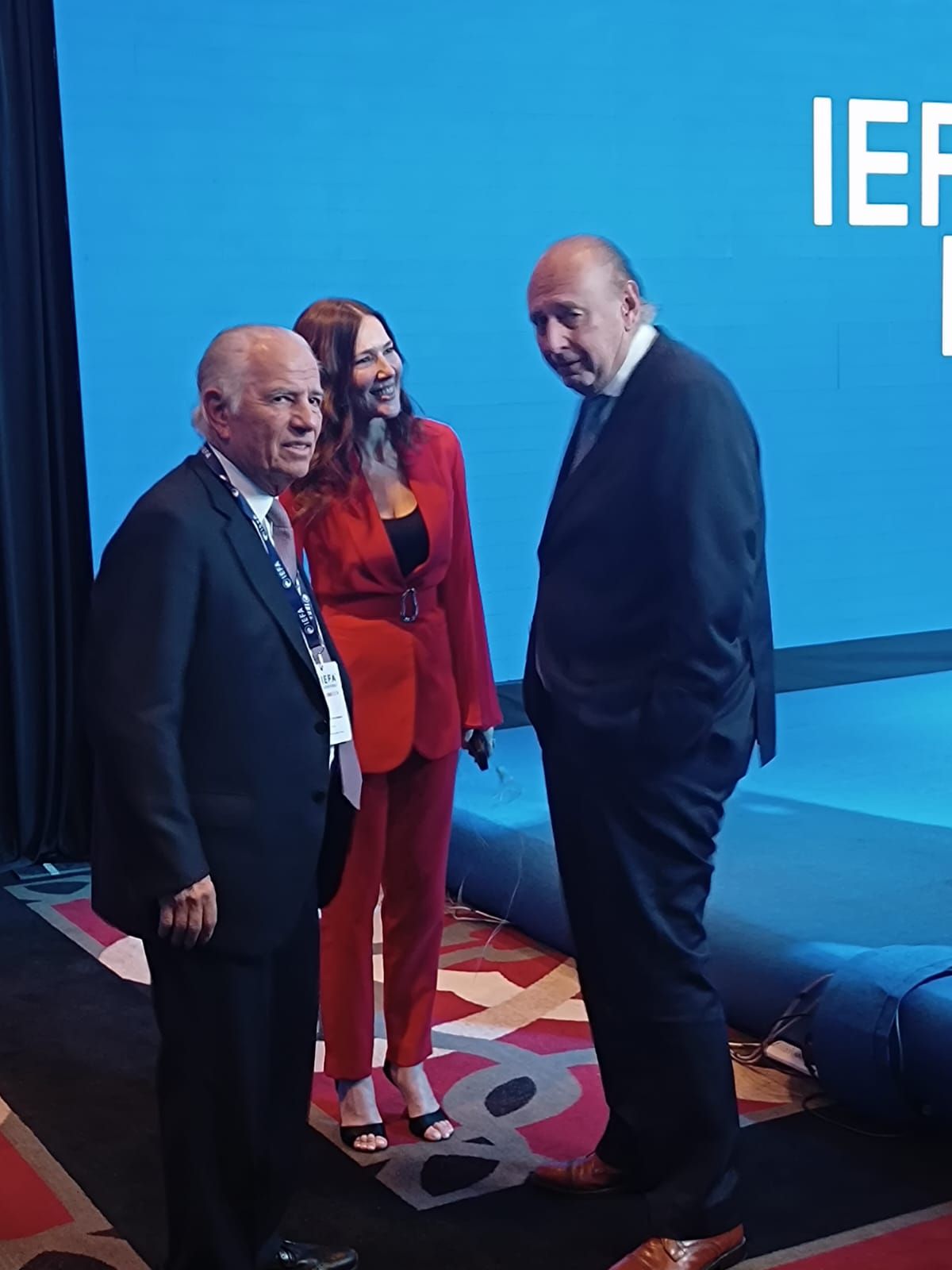 Alejandro Bulgheroni, Cristina Pérez y José Luis Manzano. Alejandro Bulgheroni, Cristina Pérez y José Luis Manzano.