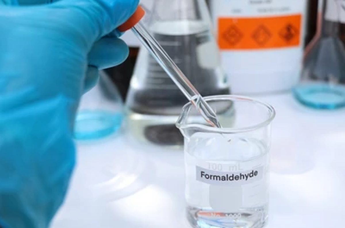 La concentración máxima permitida por la Anmat de formol en cosméticos es de 0,2%, y estos productos para alisar el pelo la superaban ampliamente... La concentración máxima permitida por la Anmat de formol en cosméticos es de 0,2%, y estos productos para alisar el pelo la superaban ampliamente...