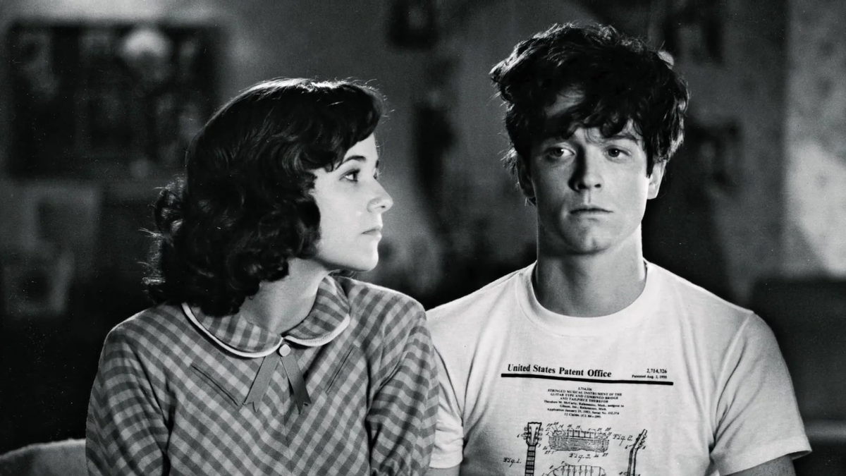 Eric Stoltz era Marty McFly originalmente, pero sus constantes problemas en el set y su imposibilidad de adaptarse a su personaje hicieron que lo despidan. Eric Stoltz era Marty McFly originalmente, pero sus constantes problemas en el set y su imposibilidad de adaptarse a su personaje hicieron que lo despidan.