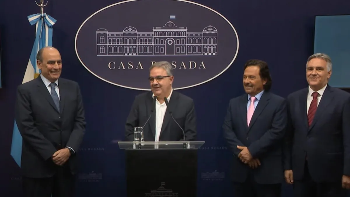 Raúl Jalil con Guillermo Francos de un lado, Gustavo Sáenz y Martín Llaryora del otro. Foto: captura de video. Raúl Jalil con Guillermo Francos de un lado, Gustavo Sáenz y Martín Llaryora del otro. Foto: captura de video.
